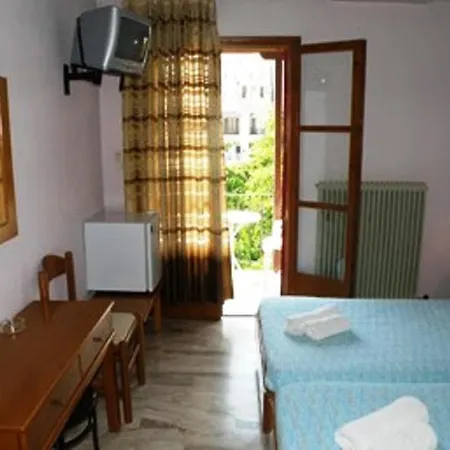 Hotel Kavouris 2*